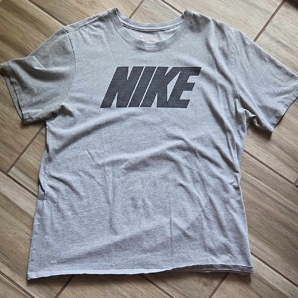 Nike Gray Short Sleeve Tee Athletic Comfort